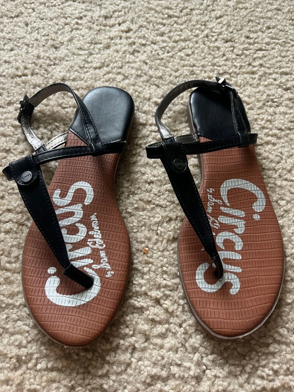 Circus by Sam Edelman Black T-Strap Sandals with Brown Footbed